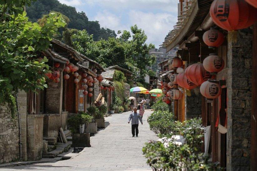 关晓彤《令人心动的offer4》路透,戴粉色贝雷帽的她凸显了什么气质?-专业问答网站